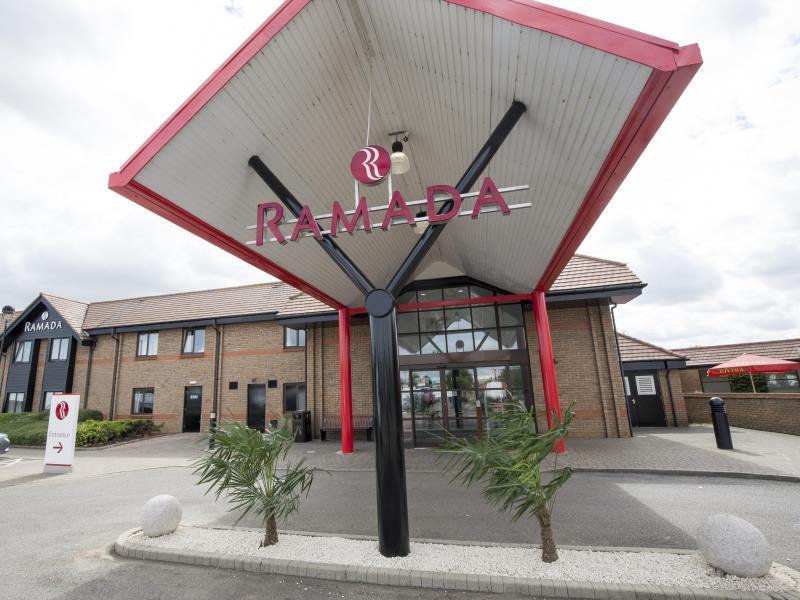 Ramada By Wyndham Cambridge Hotel Fen Drayton Exterior foto