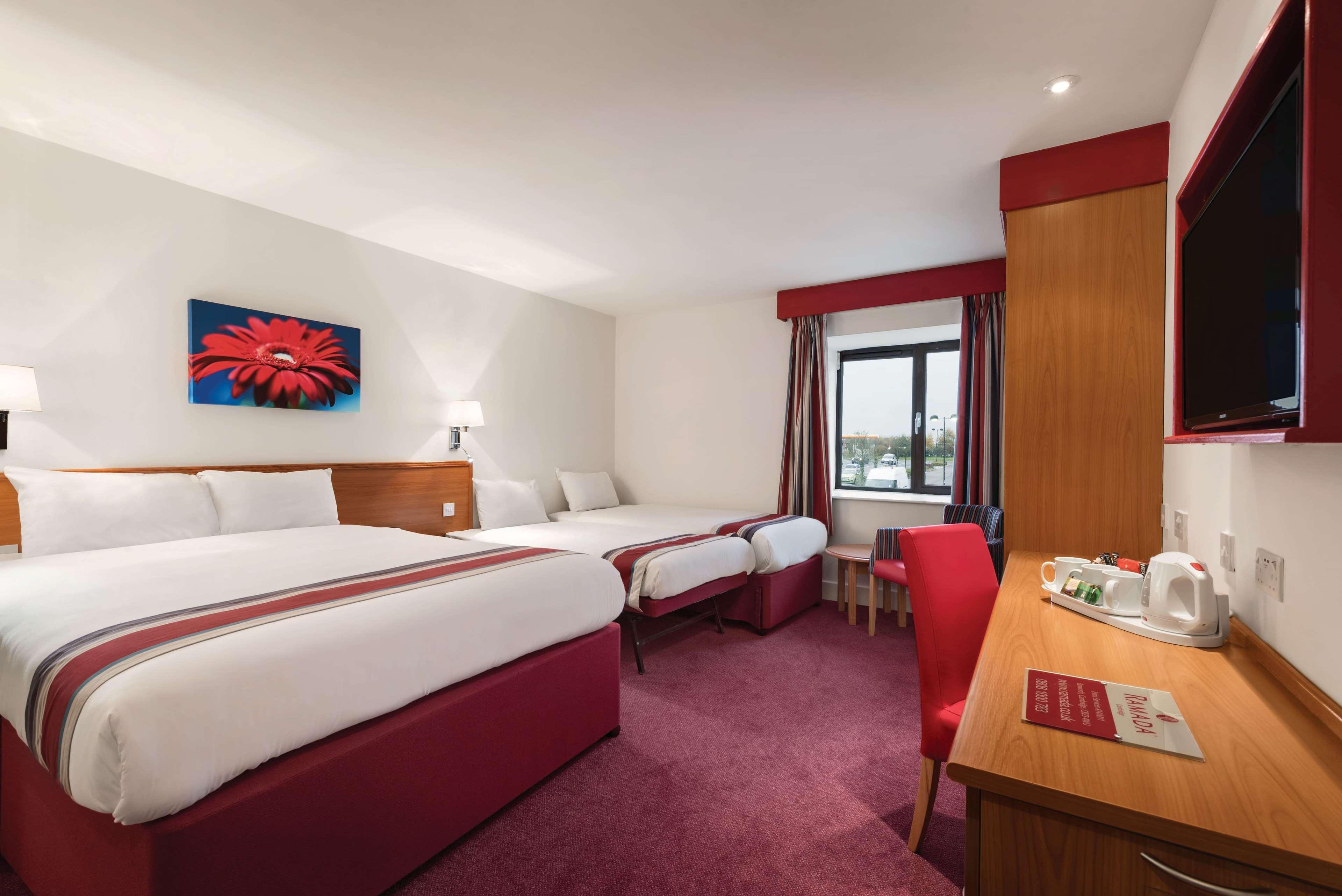 Ramada By Wyndham Cambridge Hotel Fen Drayton Exterior foto