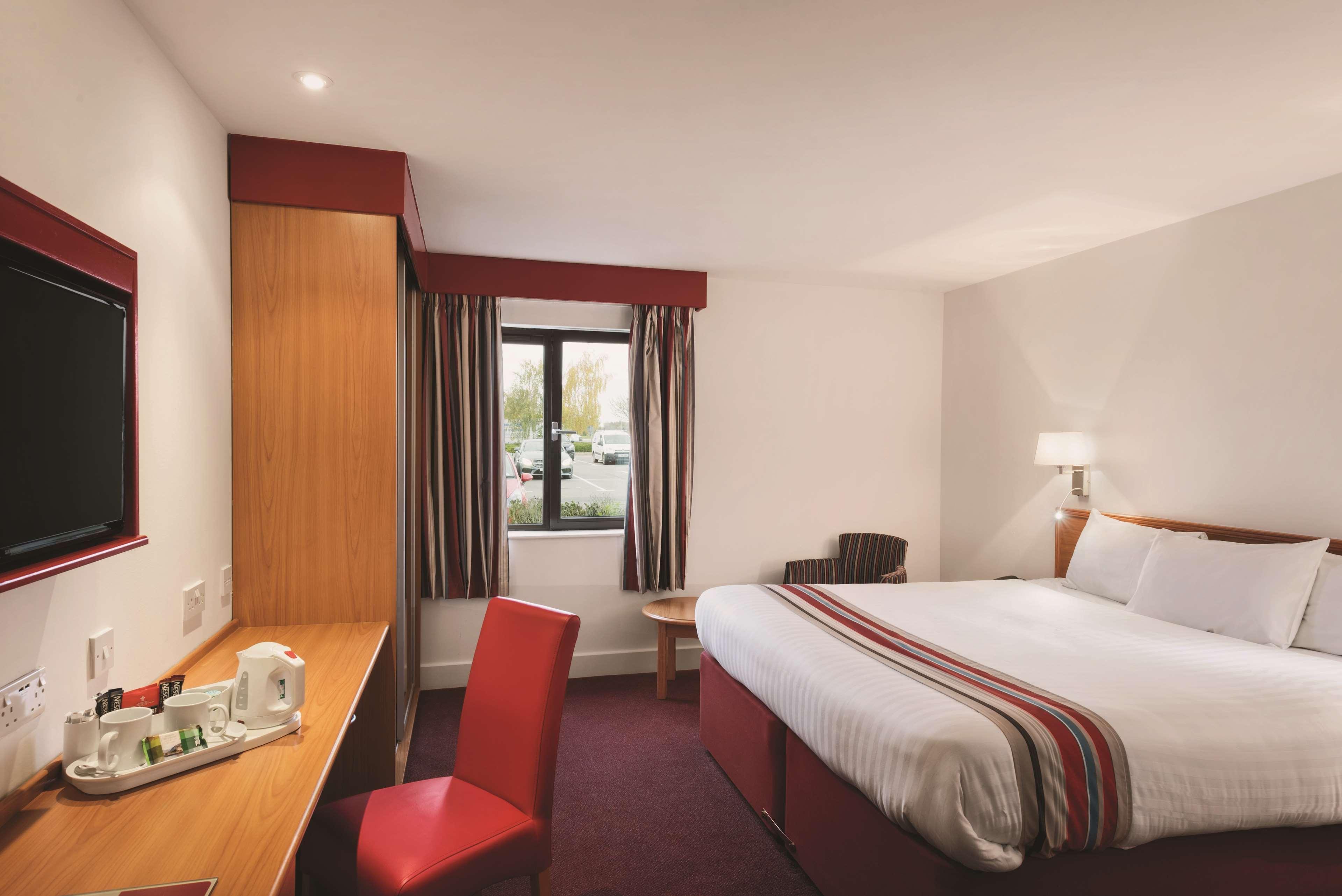 Ramada By Wyndham Cambridge Hotel Fen Drayton Exterior foto