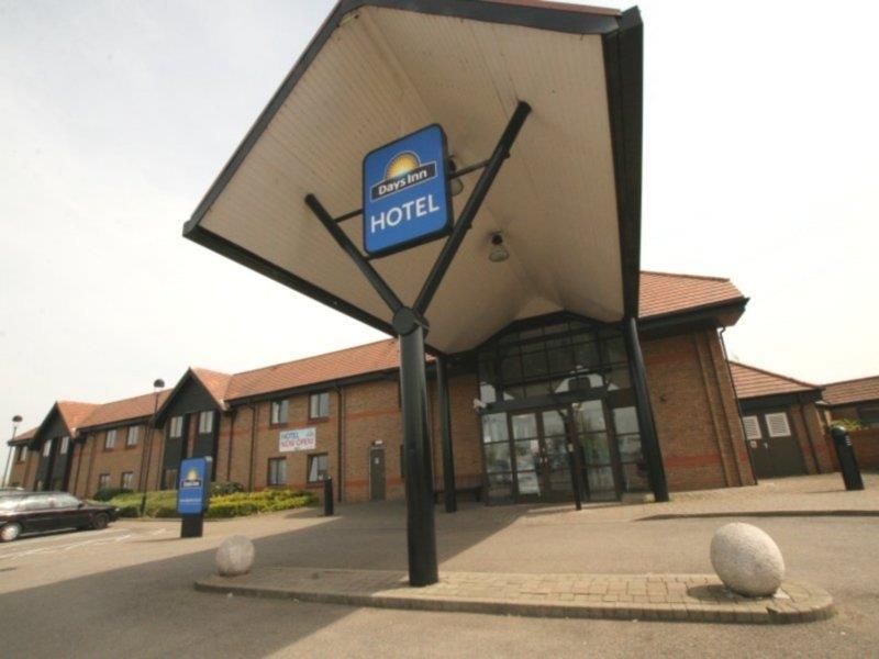 Ramada By Wyndham Cambridge Hotel Fen Drayton Exterior foto